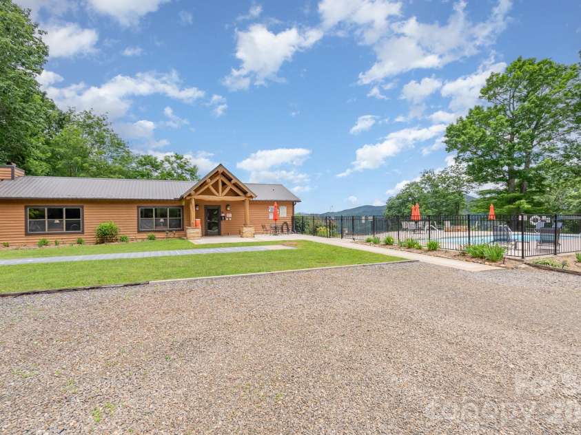 508 Over Look Drive, Burnsville, NC 28714.  MLS# CAR4405528, YatesRealty ID 44257. 
