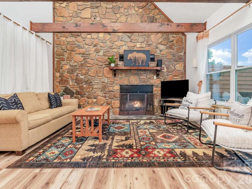 508 Over Look Drive, Burnsville, NC 28714.  MLS# CAR4405528, YatesRealty ID 44257. 