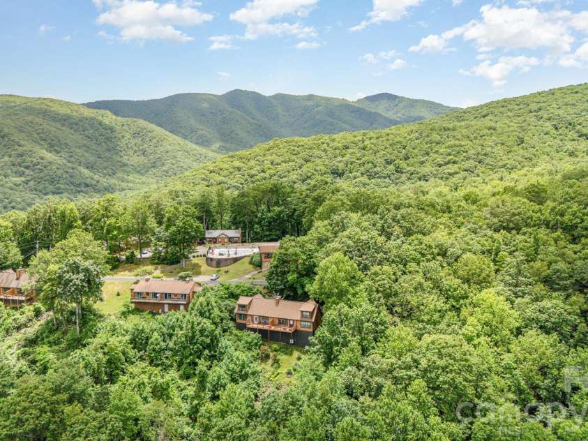 508 Over Look Drive, Burnsville, NC 28714.  MLS# CAR4405528, YatesRealty ID 44257. 