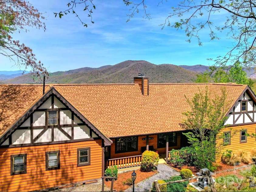 508 Over Look Drive, Burnsville, NC 28714.  MLS# CAR4405528, YatesRealty ID 44257. 