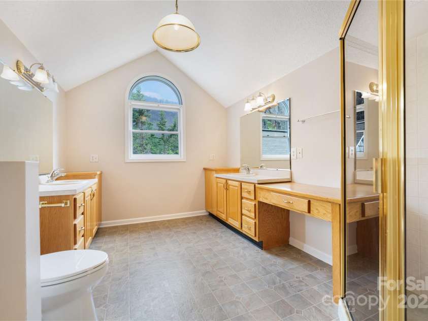 225 Seasons Drive, Clyde, NC 28721.  MLS# CAR4234231, YatesRealty ID 4426. Upstairs bathroom