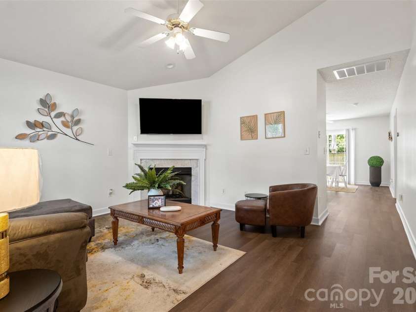 8019 Shiny Meadow Lane, Charlotte, NC 28215.  MLS# CAR4406525, YatesRealty ID 44260. 