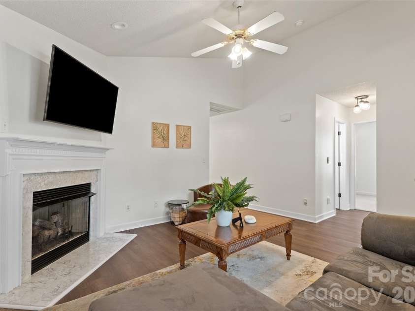 8019 Shiny Meadow Lane, Charlotte, NC 28215.  MLS# CAR4406525, YatesRealty ID 44260. 