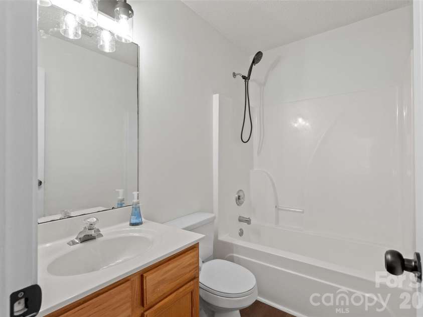 8019 Shiny Meadow Lane, Charlotte, NC 28215.  MLS# CAR4406525, YatesRealty ID 44260. 