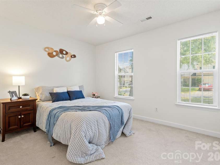 8019 Shiny Meadow Lane, Charlotte, NC 28215.  MLS# CAR4406525, YatesRealty ID 44260. 