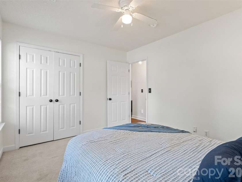 8019 Shiny Meadow Lane, Charlotte, NC 28215.  MLS# CAR4406525, YatesRealty ID 44260. 