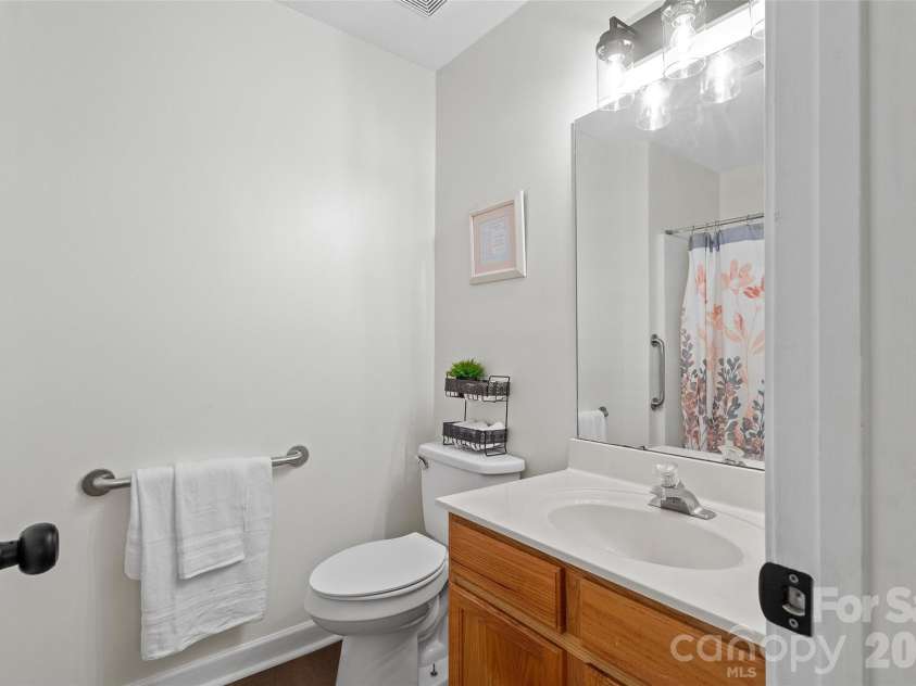 8019 Shiny Meadow Lane, Charlotte, NC 28215.  MLS# CAR4406525, YatesRealty ID 44260. 