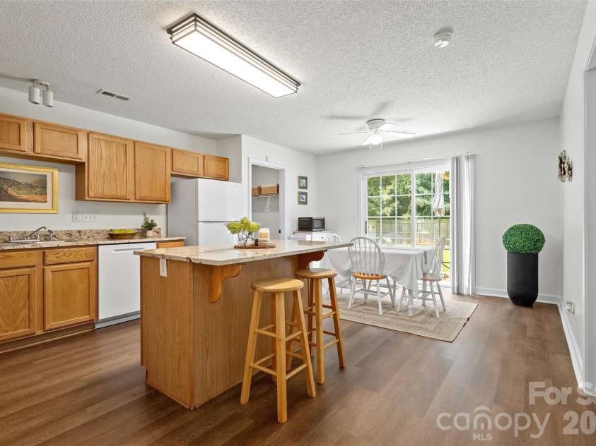8019 Shiny Meadow Lane, Charlotte, NC 28215.  MLS# CAR4406525, YatesRealty ID 44260. 