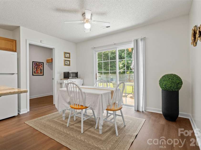 8019 Shiny Meadow Lane, Charlotte, NC 28215.  MLS# CAR4406525, YatesRealty ID 44260. 