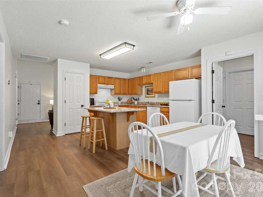 8019 Shiny Meadow Lane, Charlotte, NC 28215.  MLS# CAR4406525, YatesRealty ID 44260. 