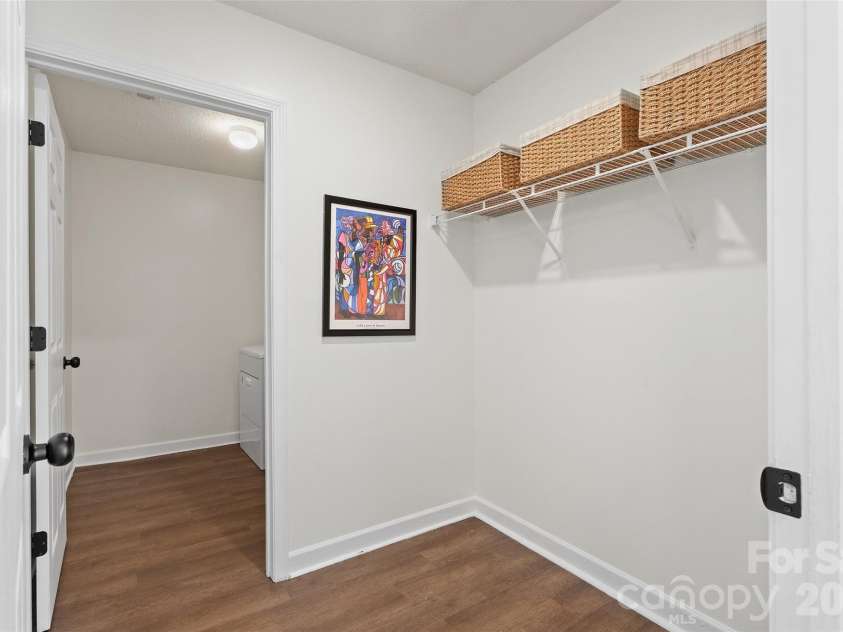 8019 Shiny Meadow Lane, Charlotte, NC 28215.  MLS# CAR4406525, YatesRealty ID 44260. 