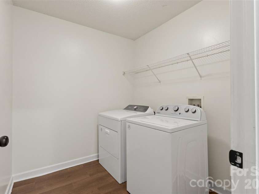 8019 Shiny Meadow Lane, Charlotte, NC 28215.  MLS# CAR4406525, YatesRealty ID 44260. 