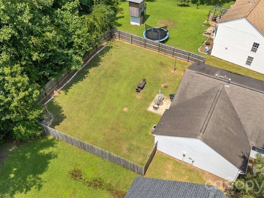 8019 Shiny Meadow Lane, Charlotte, NC 28215.  MLS# CAR4406525, YatesRealty ID 44260. 