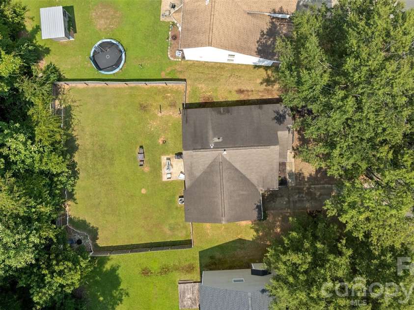 8019 Shiny Meadow Lane, Charlotte, NC 28215.  MLS# CAR4406525, YatesRealty ID 44260. 