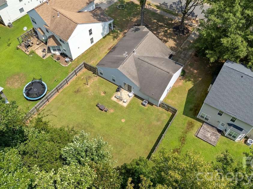 8019 Shiny Meadow Lane, Charlotte, NC 28215.  MLS# CAR4406525, YatesRealty ID 44260. 