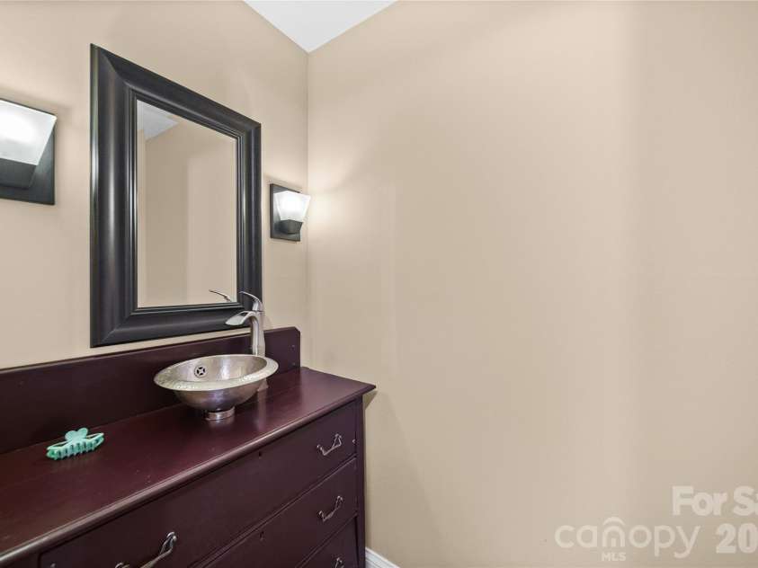 1801 Pewsbury Road, Charlotte, NC 28210.  MLS# CAR4404085, YatesRealty ID 44261. 