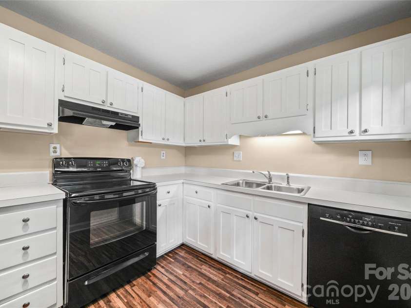 1801 Pewsbury Road, Charlotte, NC 28210.  MLS# CAR4404085, YatesRealty ID 44261. 