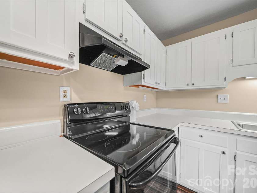 1801 Pewsbury Road, Charlotte, NC 28210.  MLS# CAR4404085, YatesRealty ID 44261. 