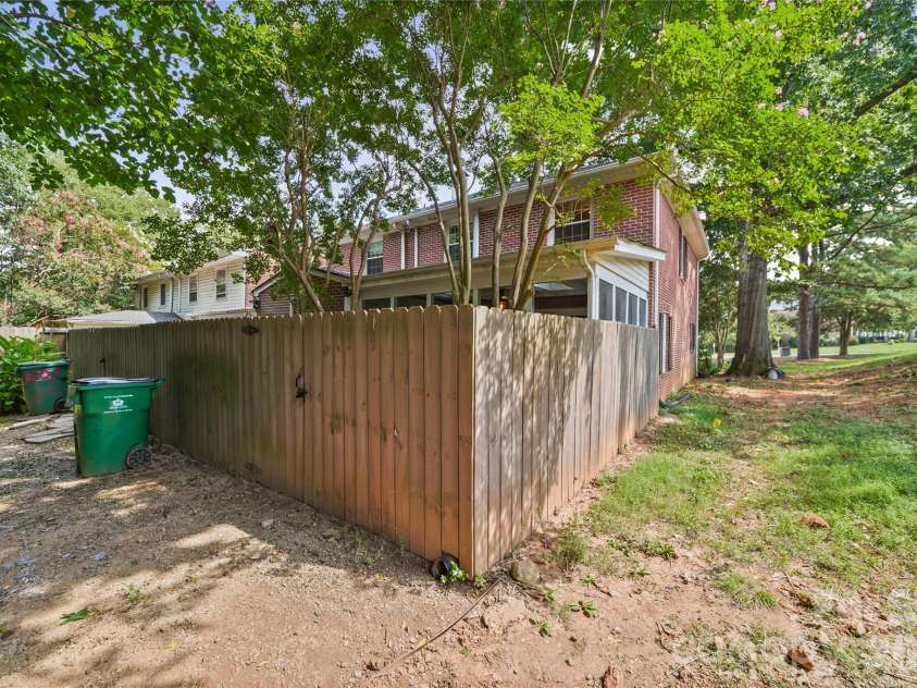1801 Pewsbury Road, Charlotte, NC 28210.  MLS# CAR4404085, YatesRealty ID 44261. 