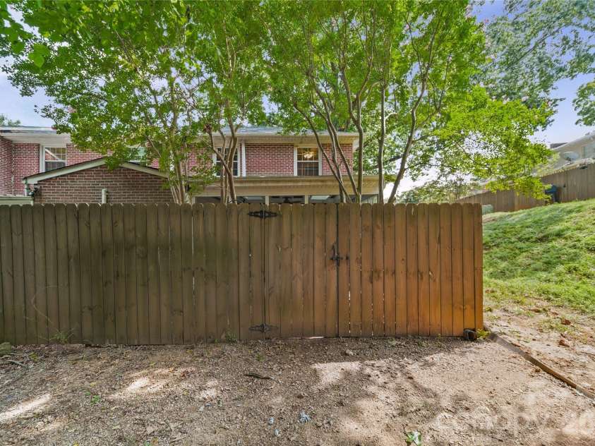 1801 Pewsbury Road, Charlotte, NC 28210.  MLS# CAR4404085, YatesRealty ID 44261. 