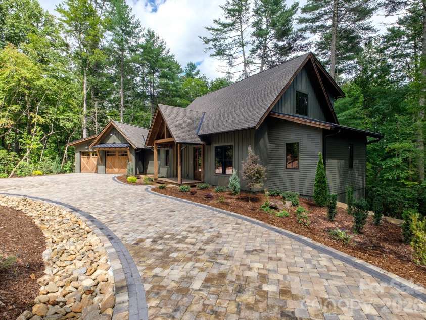 465 Mountain Brook Trail, Brevard, NC 28712.  MLS# CAR4401717, YatesRealty ID 44263. 