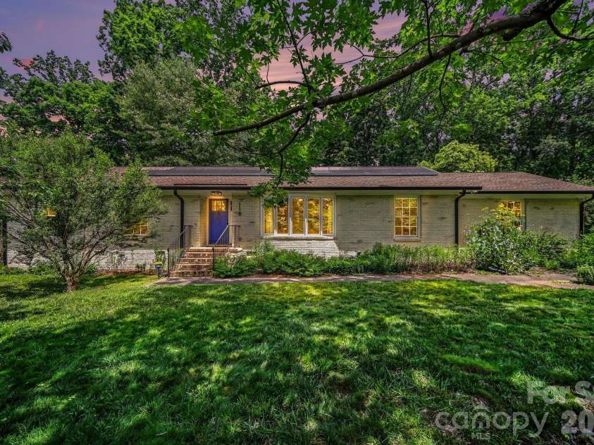 118 Lutomma Circle, Charlotte, NC 28270.  MLS# CAR4387328, YatesRealty ID 44267. 