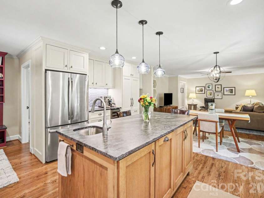 118 Lutomma Circle, Charlotte, NC 28270.  MLS# CAR4387328, YatesRealty ID 44267. 