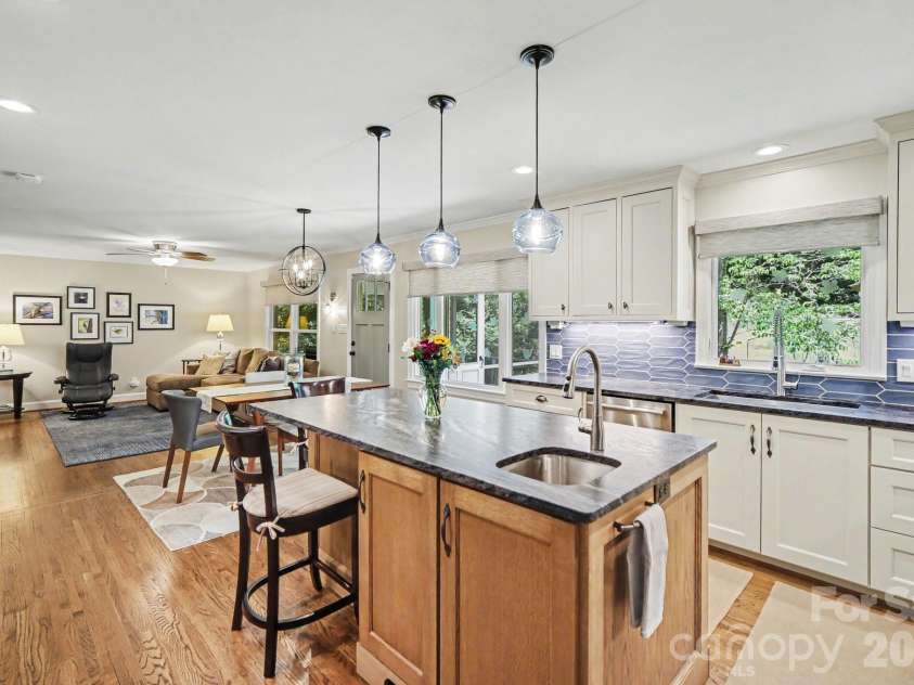 118 Lutomma Circle, Charlotte, NC 28270.  MLS# CAR4387328, YatesRealty ID 44267. 
