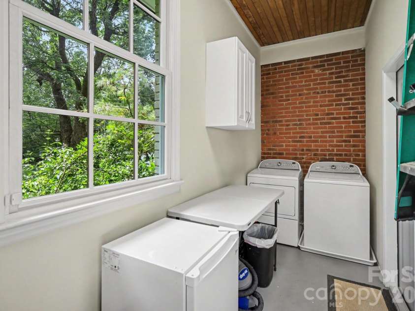 118 Lutomma Circle, Charlotte, NC 28270.  MLS# CAR4387328, YatesRealty ID 44267. 