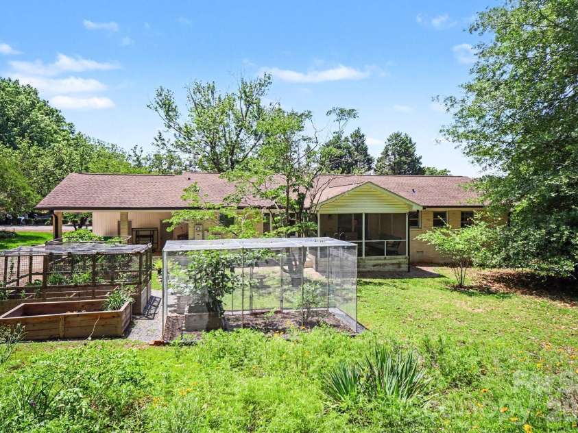 118 Lutomma Circle, Charlotte, NC 28270.  MLS# CAR4387328, YatesRealty ID 44267. 