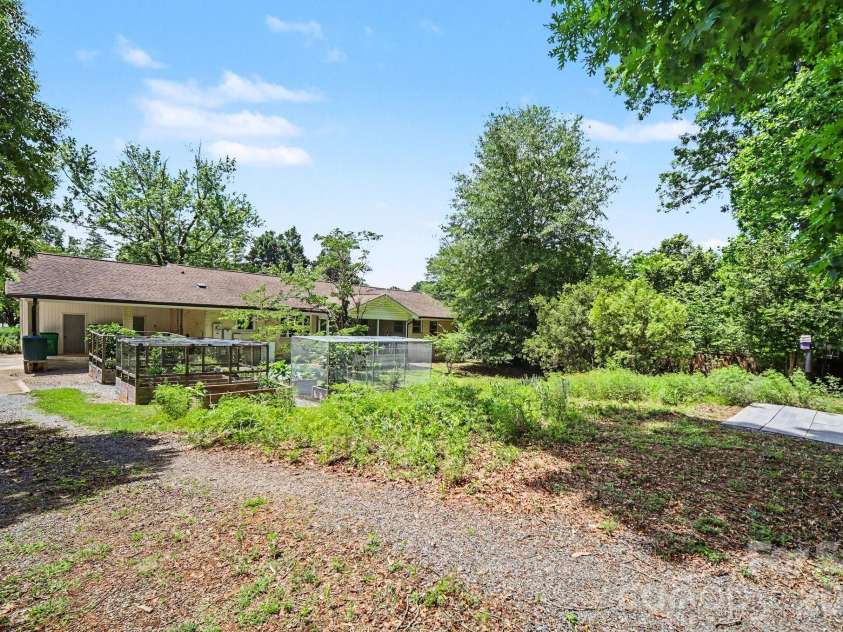 118 Lutomma Circle, Charlotte, NC 28270.  MLS# CAR4387328, YatesRealty ID 44267. 