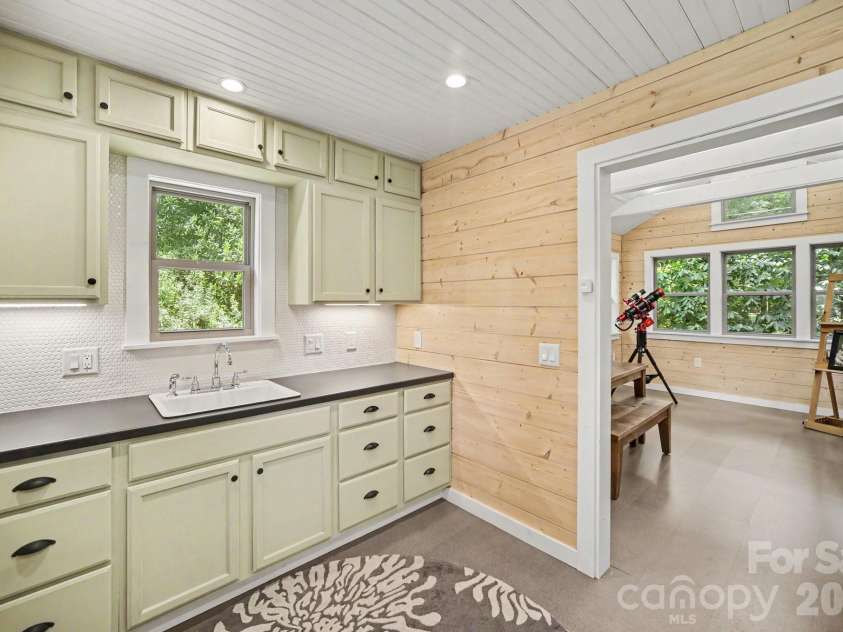 118 Lutomma Circle, Charlotte, NC 28270.  MLS# CAR4387328, YatesRealty ID 44267. Art studio