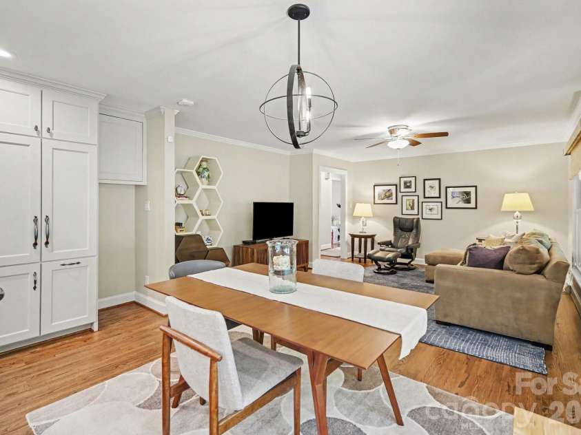 118 Lutomma Circle, Charlotte, NC 28270.  MLS# CAR4387328, YatesRealty ID 44267. Breakfast area