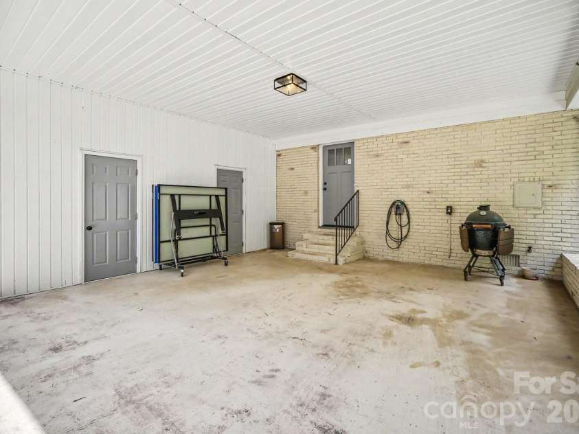 118 Lutomma Circle, Charlotte, NC 28270.  MLS# CAR4387328, YatesRealty ID 44267. Carport