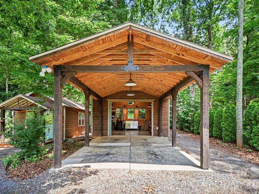 118 Lutomma Circle, Charlotte, NC 28270.  MLS# CAR4387328, YatesRealty ID 44267. Workshop