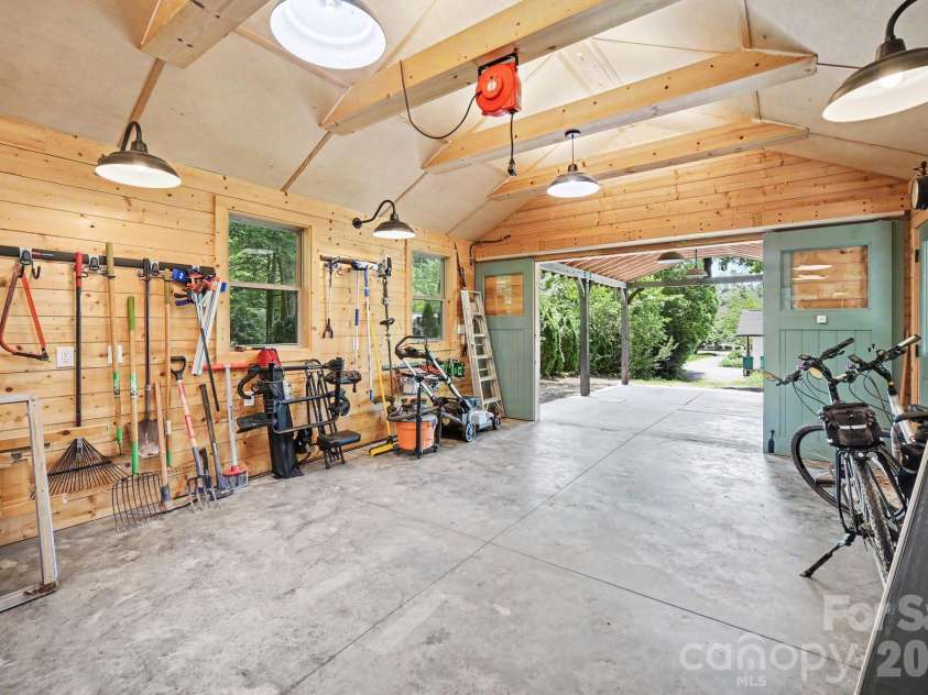 118 Lutomma Circle, Charlotte, NC 28270.  MLS# CAR4387328, YatesRealty ID 44267. Workshop