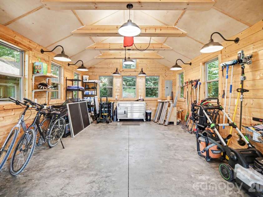 118 Lutomma Circle, Charlotte, NC 28270.  MLS# CAR4387328, YatesRealty ID 44267. Workshop