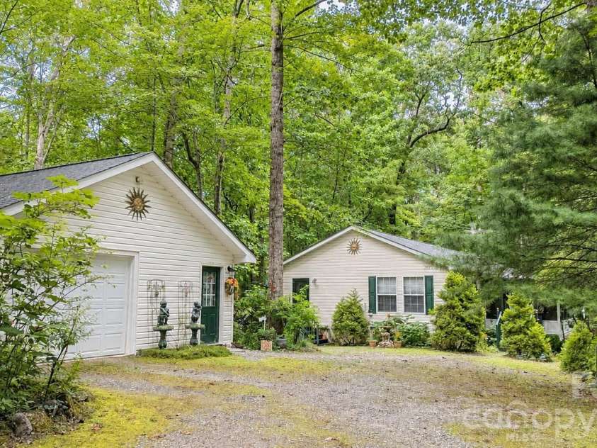 253 Royalwood Drive, Zirconia, NC 28790.  MLS# CAR4414672, YatesRealty ID 44269. 