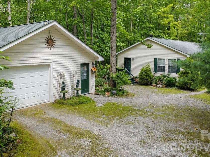 253 Royalwood Drive, Zirconia, NC 28790.  MLS# CAR4414672, YatesRealty ID 44269. 