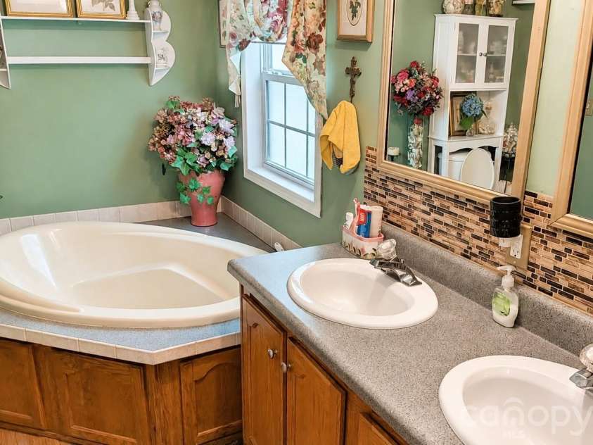 253 Royalwood Drive, Zirconia, NC 28790.  MLS# CAR4414672, YatesRealty ID 44269. 