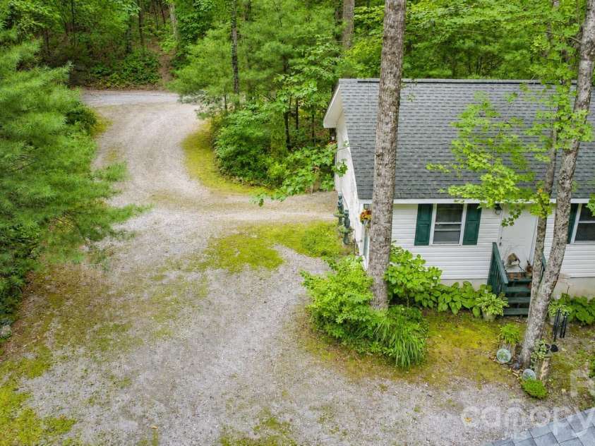 253 Royalwood Drive, Zirconia, NC 28790.  MLS# CAR4414672, YatesRealty ID 44269. 