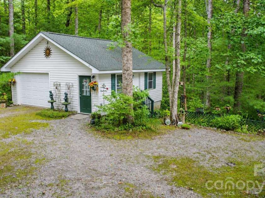 253 Royalwood Drive, Zirconia, NC 28790.  MLS# CAR4414672, YatesRealty ID 44269. 