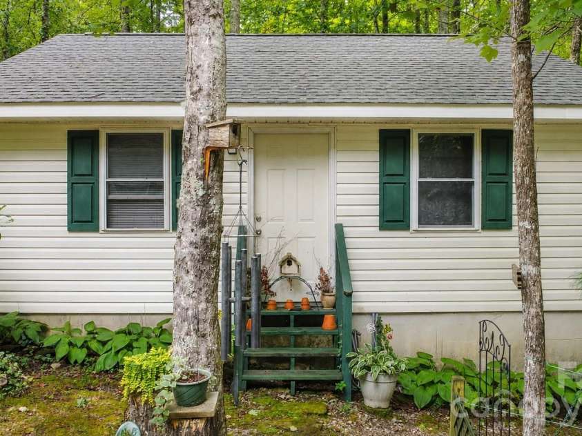 253 Royalwood Drive, Zirconia, NC 28790.  MLS# CAR4414672, YatesRealty ID 44269. 
