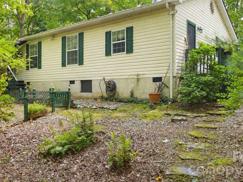 253 Royalwood Drive, Zirconia, NC 28790.  MLS# CAR4414672, YatesRealty ID 44269. 
