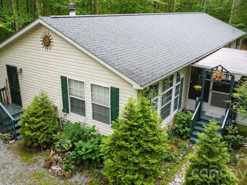253 Royalwood Drive, Zirconia, NC 28790.  MLS# CAR4414672, YatesRealty ID 44269. 