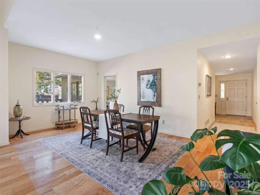 10 Clubside Drive, Asheville, NC 28804.  MLS# CAR4214274, YatesRealty ID 4427. 