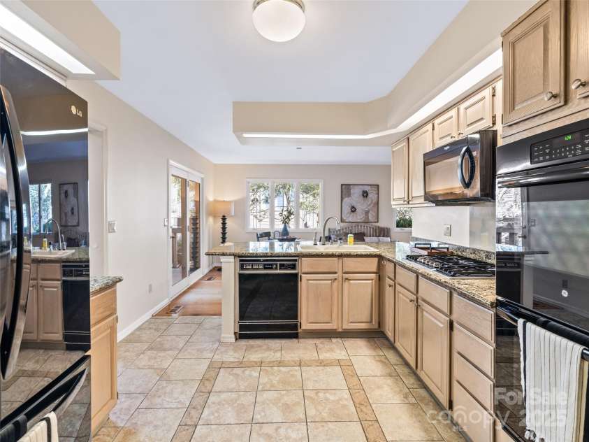 10 Clubside Drive, Asheville, NC 28804.  MLS# CAR4214274, YatesRealty ID 4427. 