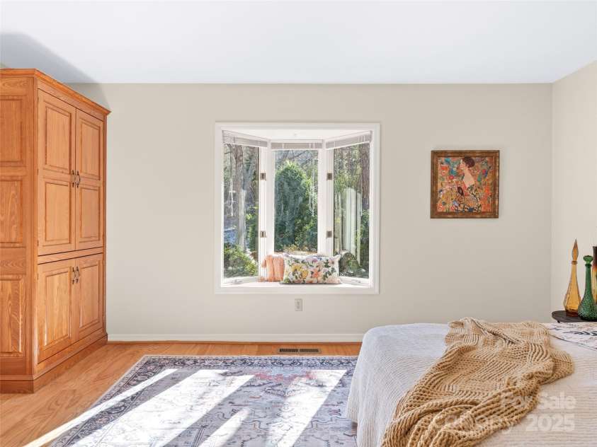 10 Clubside Drive, Asheville, NC 28804.  MLS# CAR4214274, YatesRealty ID 4427. Bay Window in Second Bedroom