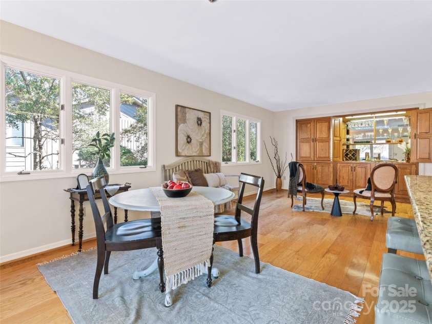 10 Clubside Drive, Asheville, NC 28804.  MLS# CAR4214274, YatesRealty ID 4427. Eat-In Kitchen