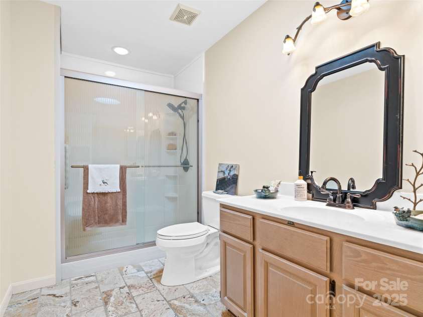 10 Clubside Drive, Asheville, NC 28804.  MLS# CAR4214274, YatesRealty ID 4427. En-Suite off Second Bedroom